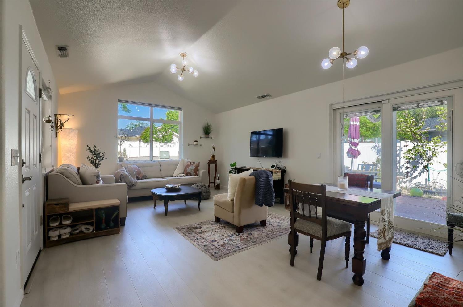 Detail Gallery Image 7 of 95 For 127 Highlands Ct, Grass Valley,  CA 95945 - 2 Beds | 2 Baths