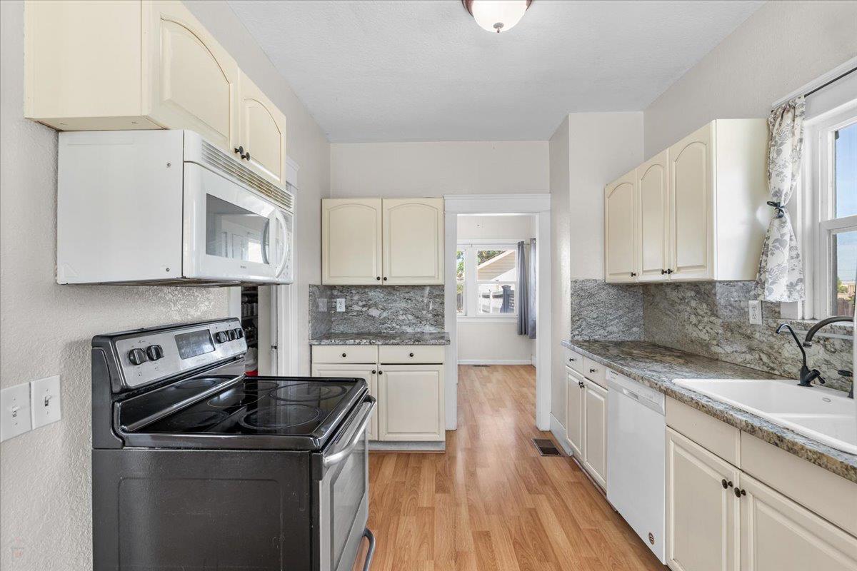 Detail Gallery Image 18 of 61 For 209 S Pasadena Ave, Waterford,  CA 95386 - 3 Beds | 1 Baths