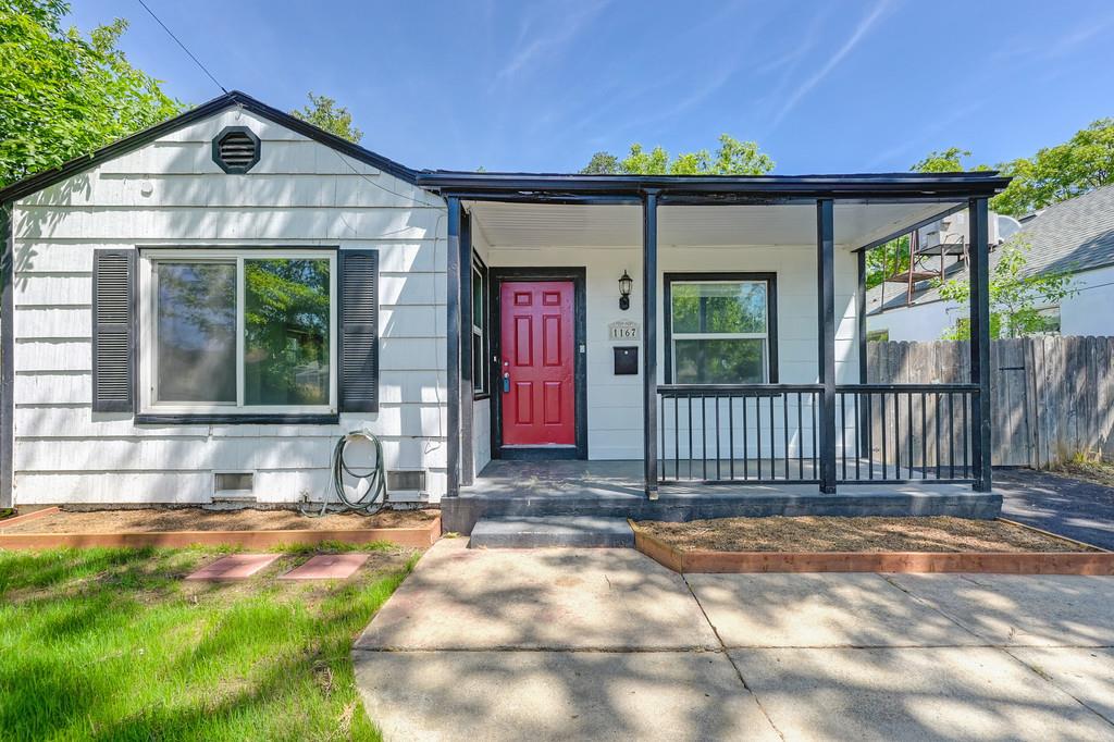 Detail Gallery Image 1 of 28 For 1167 Sonoma Ave, Sacramento,  CA 95815 - 2 Beds | 1 Baths