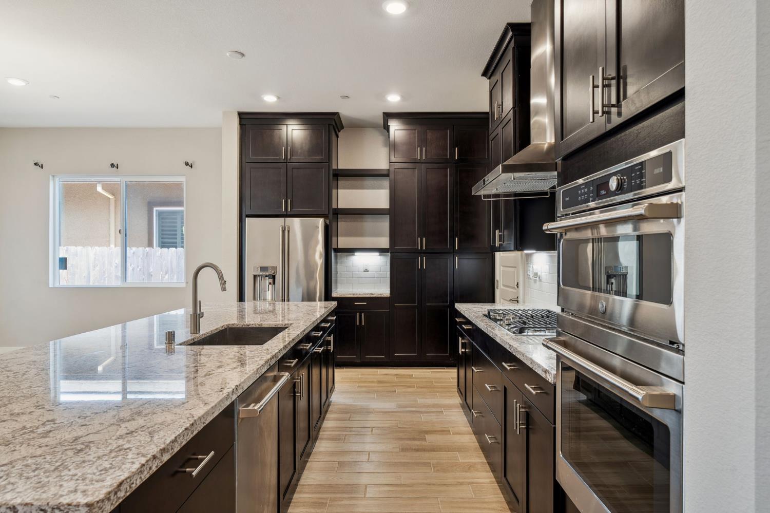 Detail Gallery Image 8 of 22 For 4456 Danube River Ln, Sacramento,  CA 95834 - 2 Beds | 2 Baths