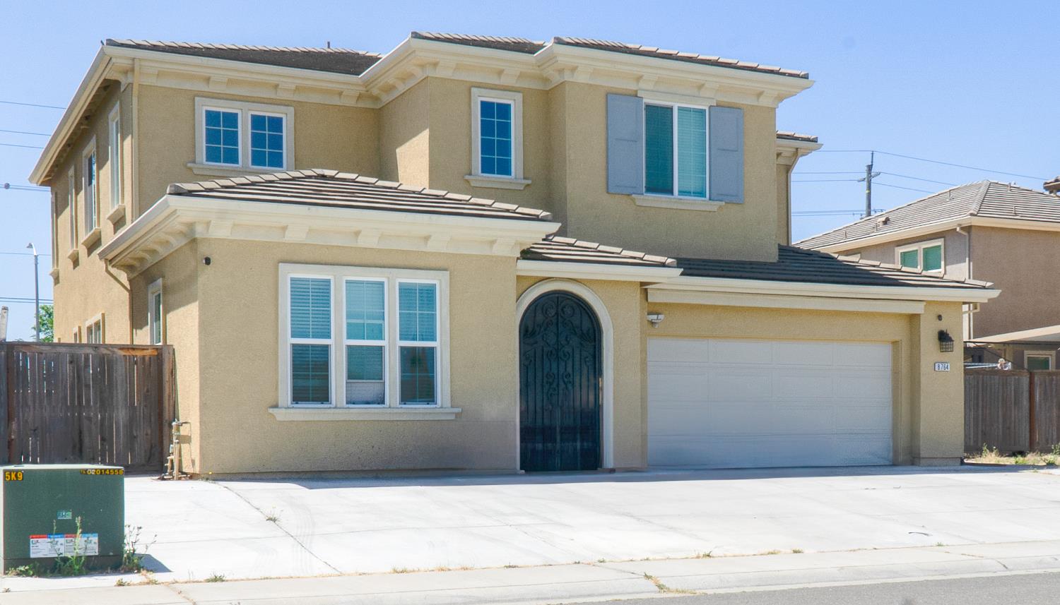 Detail Gallery Image 1 of 32 For 8764 Nakota Way, Sacramento,  CA 95828 - 5 Beds | 3 Baths