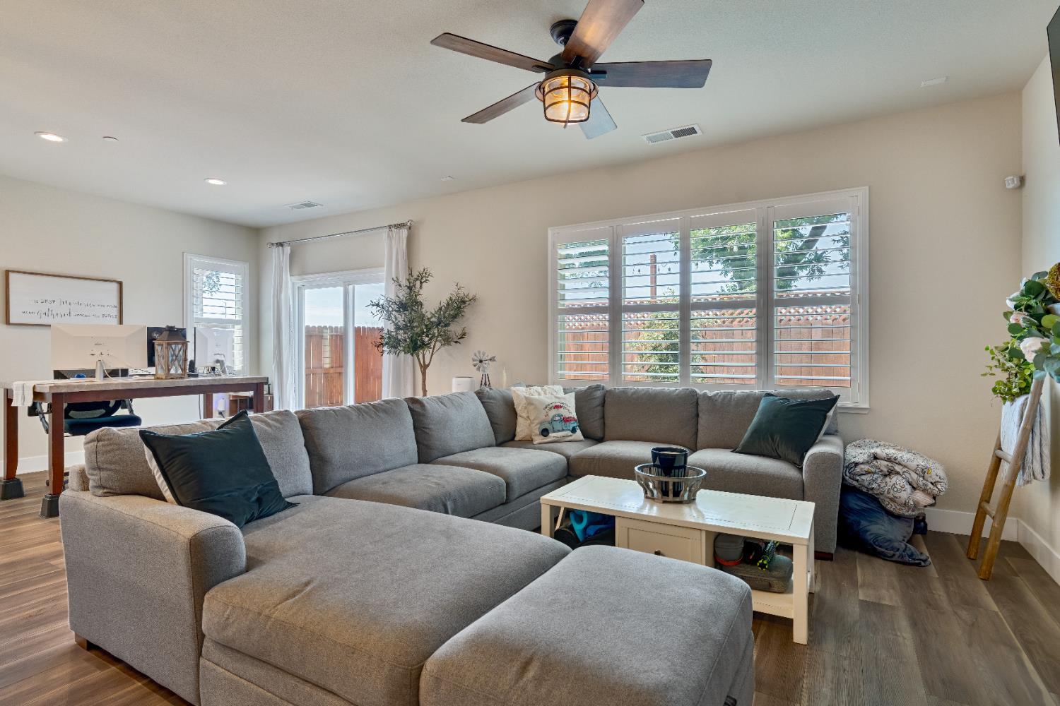 Detail Gallery Image 5 of 26 For 743 Beeler St, Stockton,  CA 95204 - 3 Beds | 2 Baths
