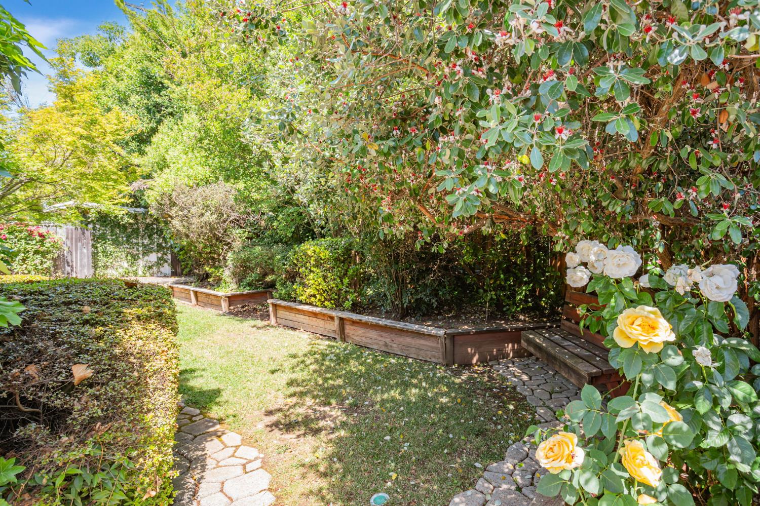 Detail Gallery Image 41 of 42 For 3005 La via Way, Sacramento,  CA 95825 - 4 Beds | 2 Baths