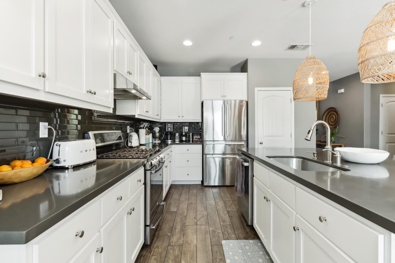 Detail Gallery Image 17 of 69 For 5604 Saratoga Cir, Rocklin,  CA 95765 - 4 Beds | 3/1 Baths