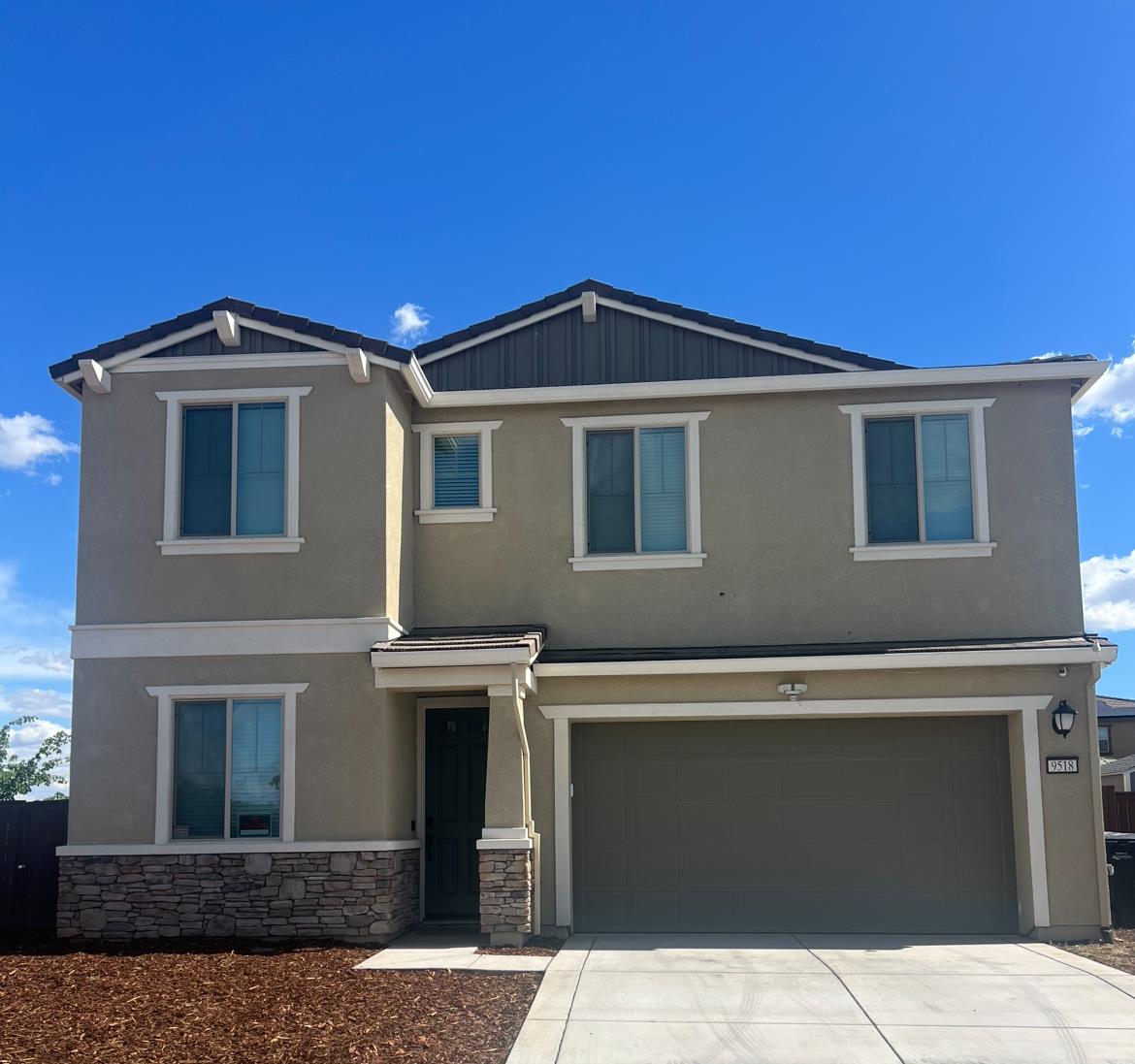Detail Gallery Image 1 of 18 For 9518 Cheverny Way, Sacramento,  CA 95829 - 4 Beds | 3 Baths