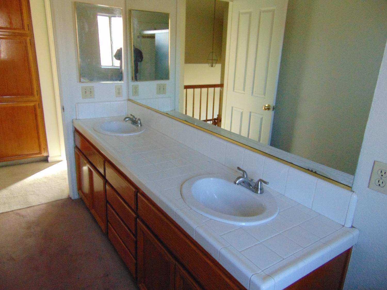 Detail Gallery Image 24 of 33 For 1750 Bonaire Cir, Stockton,  CA 95210 - 5 Beds | 3 Baths
