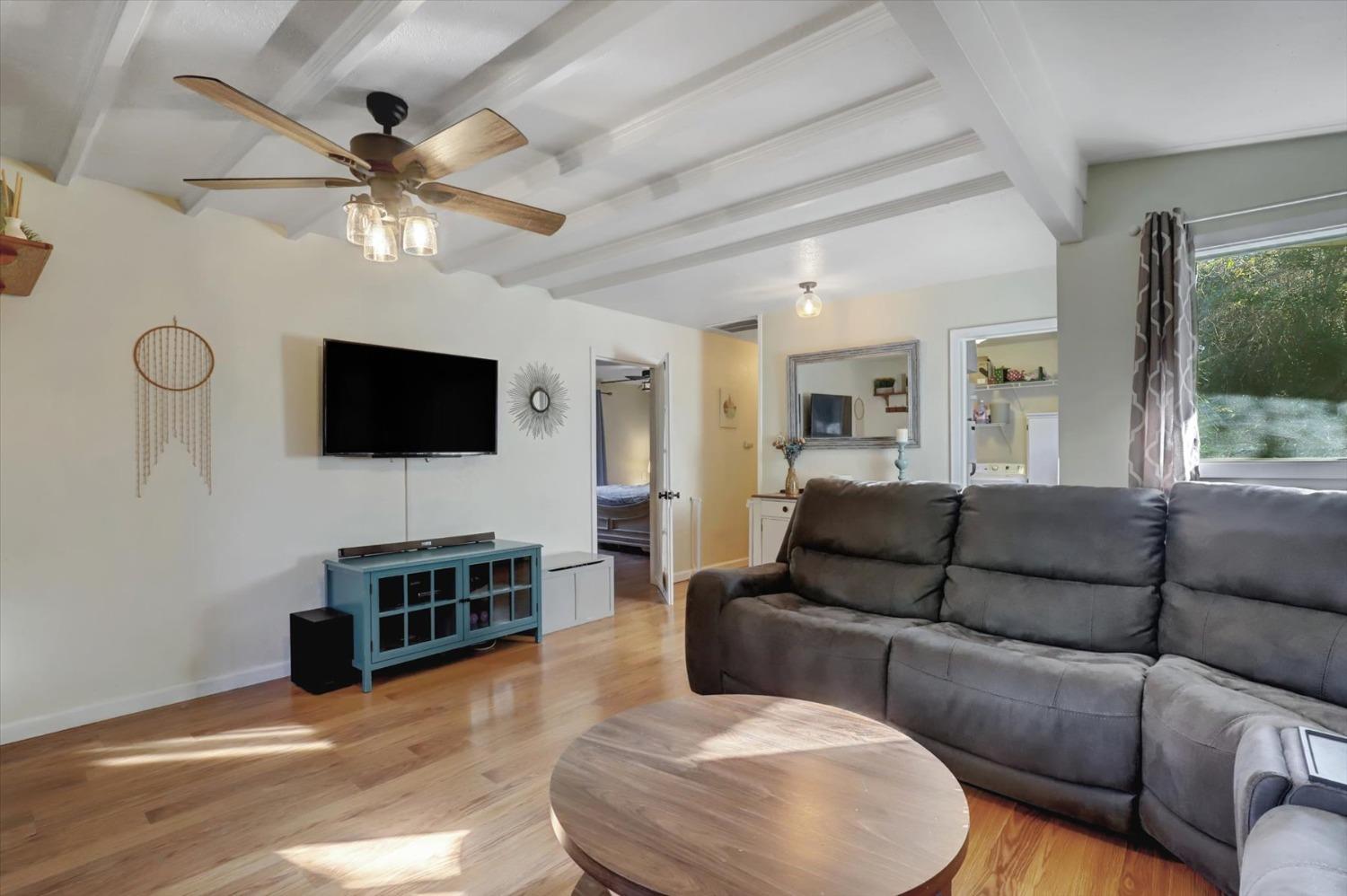 Detail Gallery Image 8 of 61 For 230 June Dr, Grass Valley,  CA 95945 - 2 Beds | 2 Baths