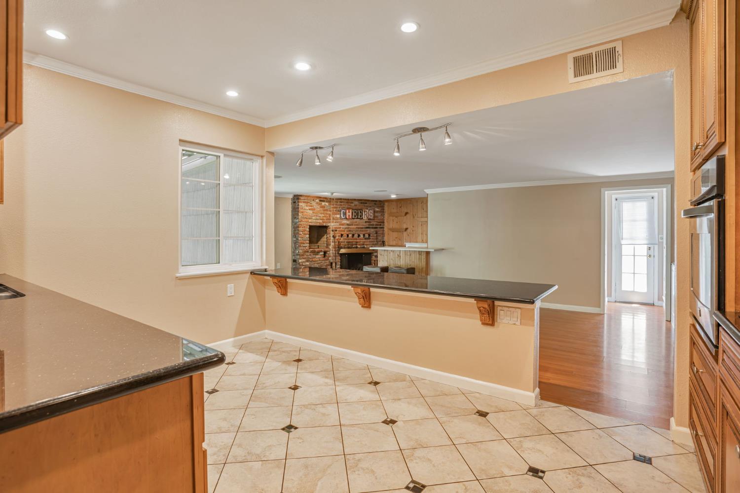 Detail Gallery Image 8 of 42 For 3005 La via Way, Sacramento,  CA 95825 - 4 Beds | 2 Baths