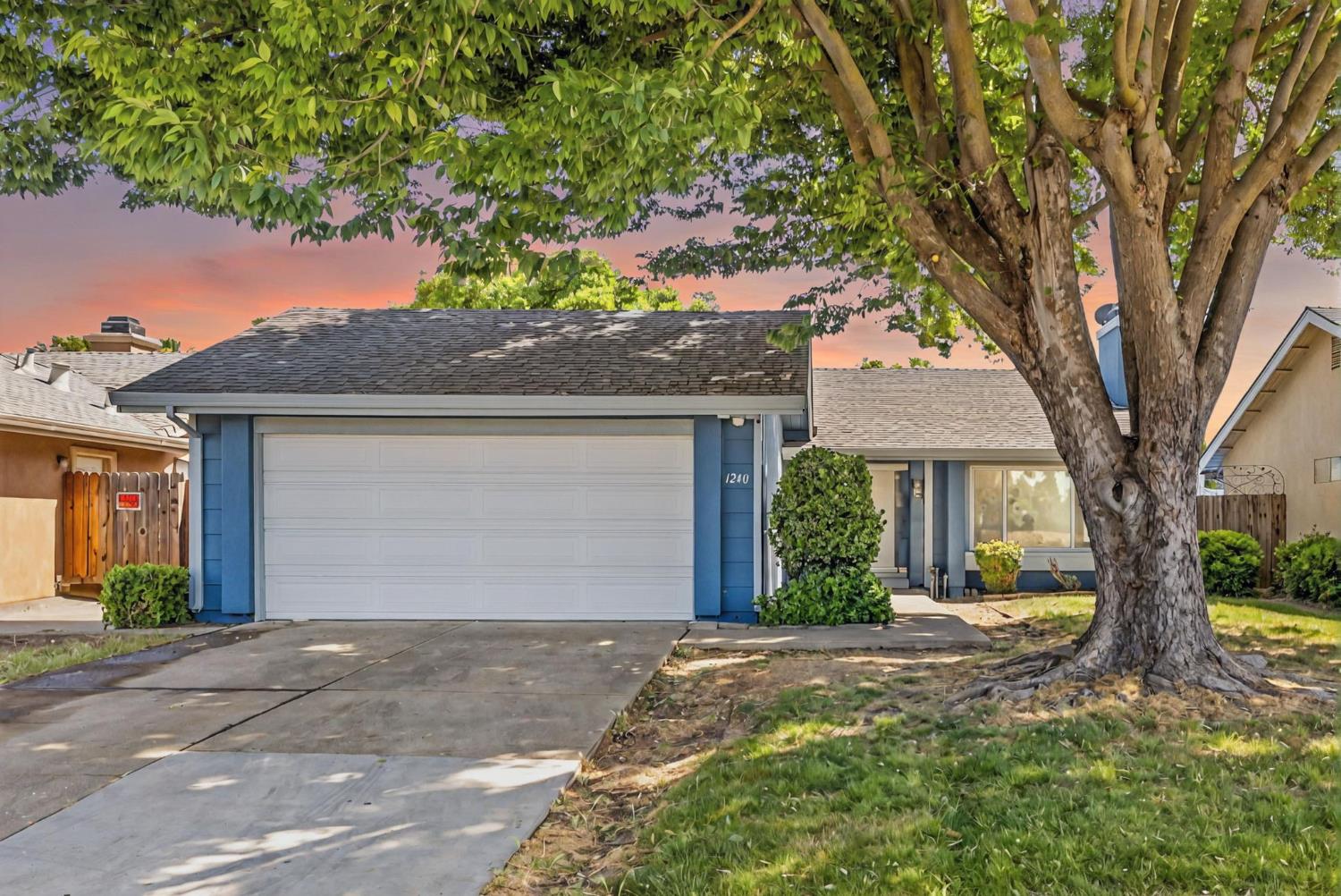 Detail Gallery Image 1 of 43 For 1240 Chuckwagon Dr, Sacramento,  CA 95834 - 3 Beds | 2 Baths