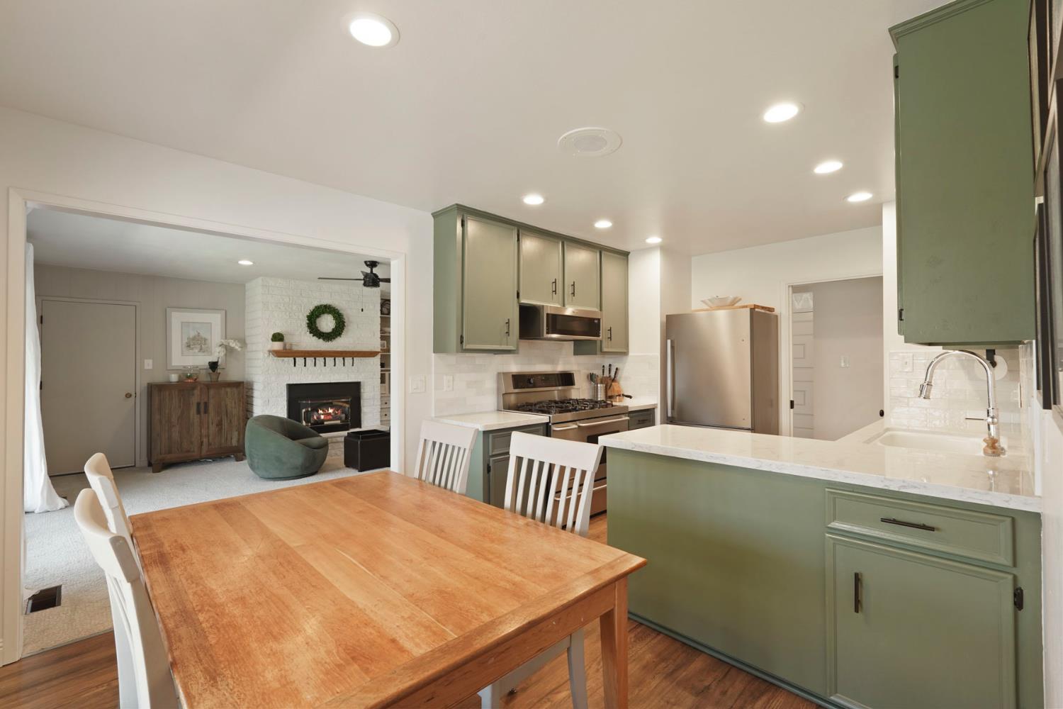 Detail Gallery Image 12 of 35 For 725 Maplewood Dr, Lodi,  CA 95242 - 3 Beds | 2 Baths