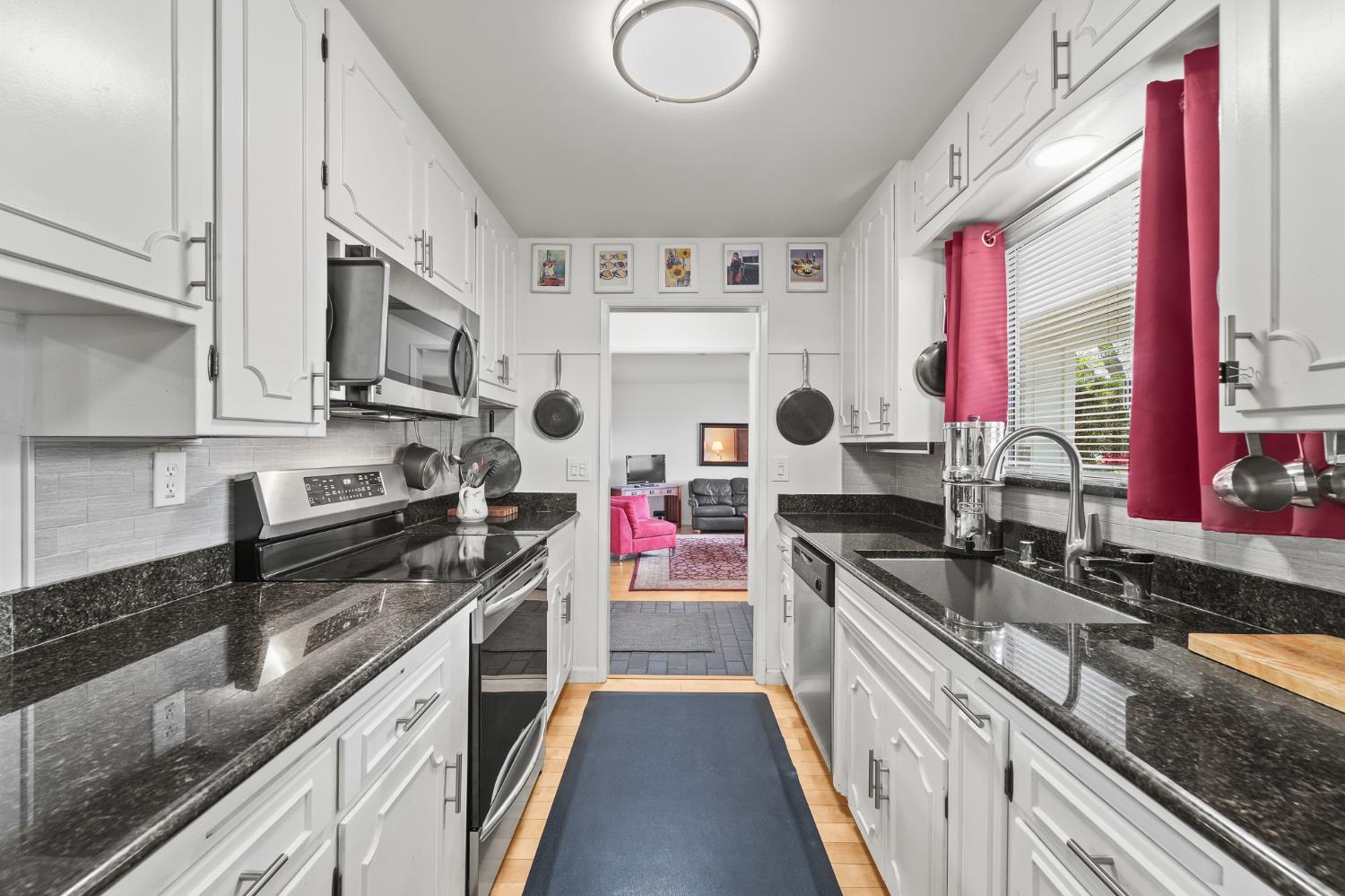 Detail Gallery Image 14 of 47 For 1828 Hermida Way, Modesto,  CA 95355 - 3 Beds | 2 Baths