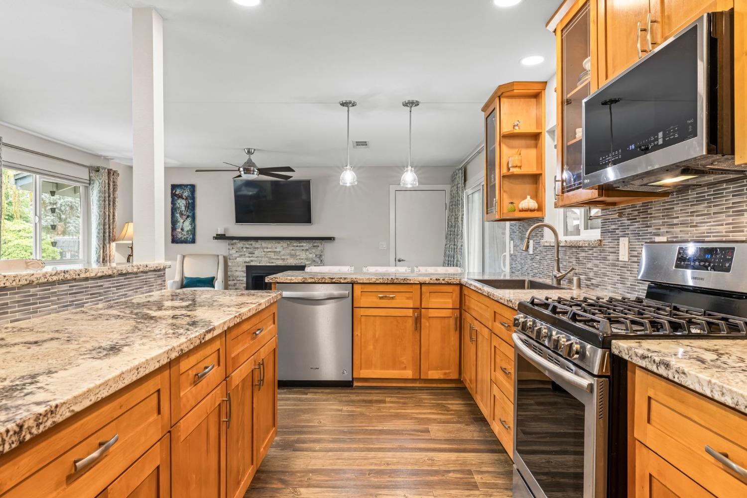 Detail Gallery Image 14 of 45 For 6516 Main Ave, Orangevale,  CA 95662 - 4 Beds | 2 Baths