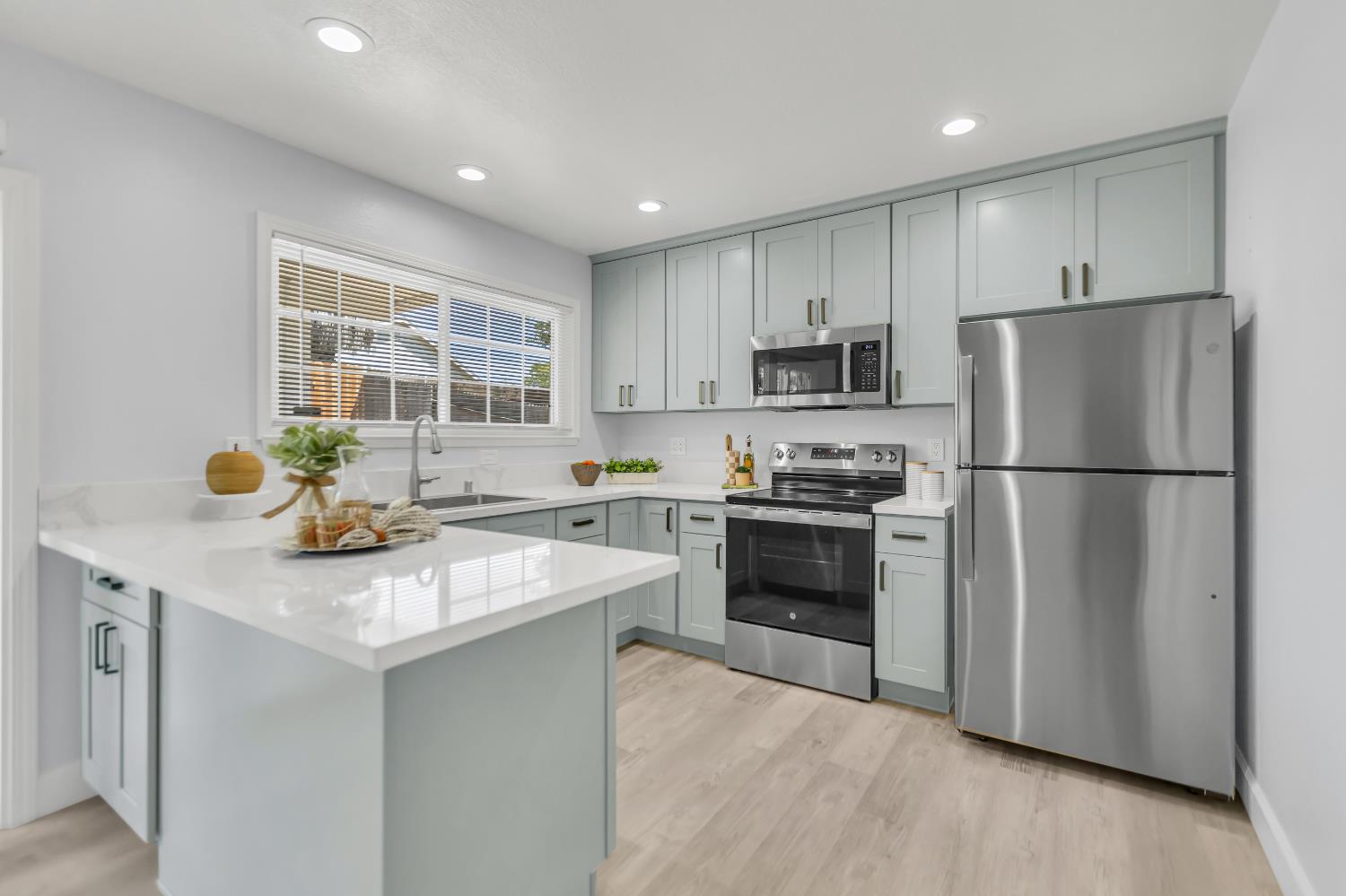 Detail Gallery Image 10 of 35 For 63 Milpitas Cir, Sacramento,  CA 95823 - 3 Beds | 1 Baths