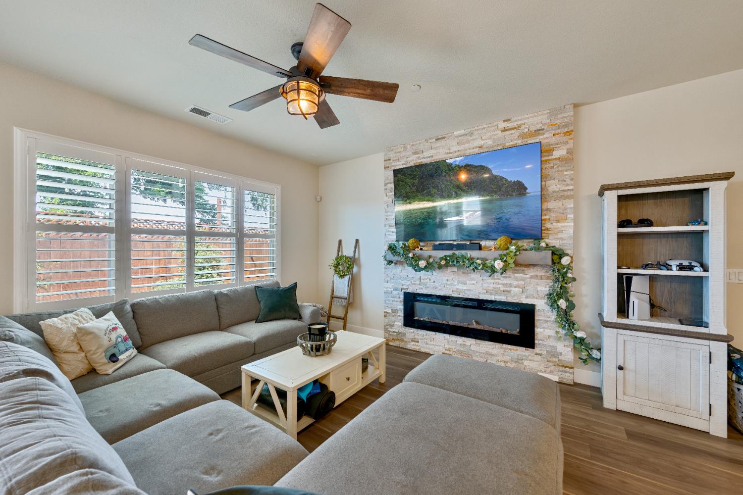 Detail Gallery Image 6 of 26 For 743 Beeler St, Stockton,  CA 95204 - 3 Beds | 2 Baths