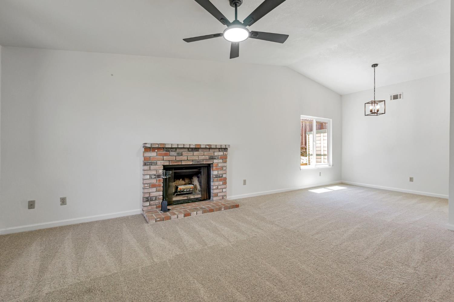Detail Gallery Image 13 of 52 For 4046 S Royal Links Cir, Antioch,  CA 94509 - 4 Beds | 2 Baths