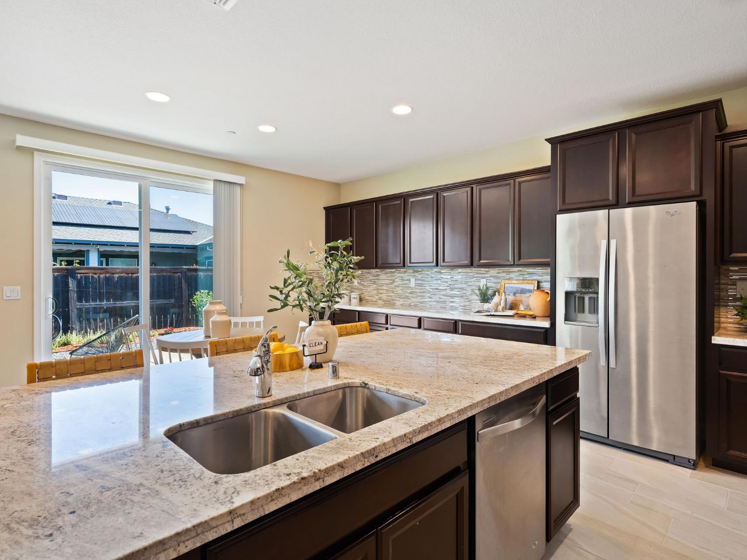 Detail Gallery Image 11 of 41 For 2723 Sweeney Dr, Woodland,  CA 95776 - 4 Beds | 2/1 Baths