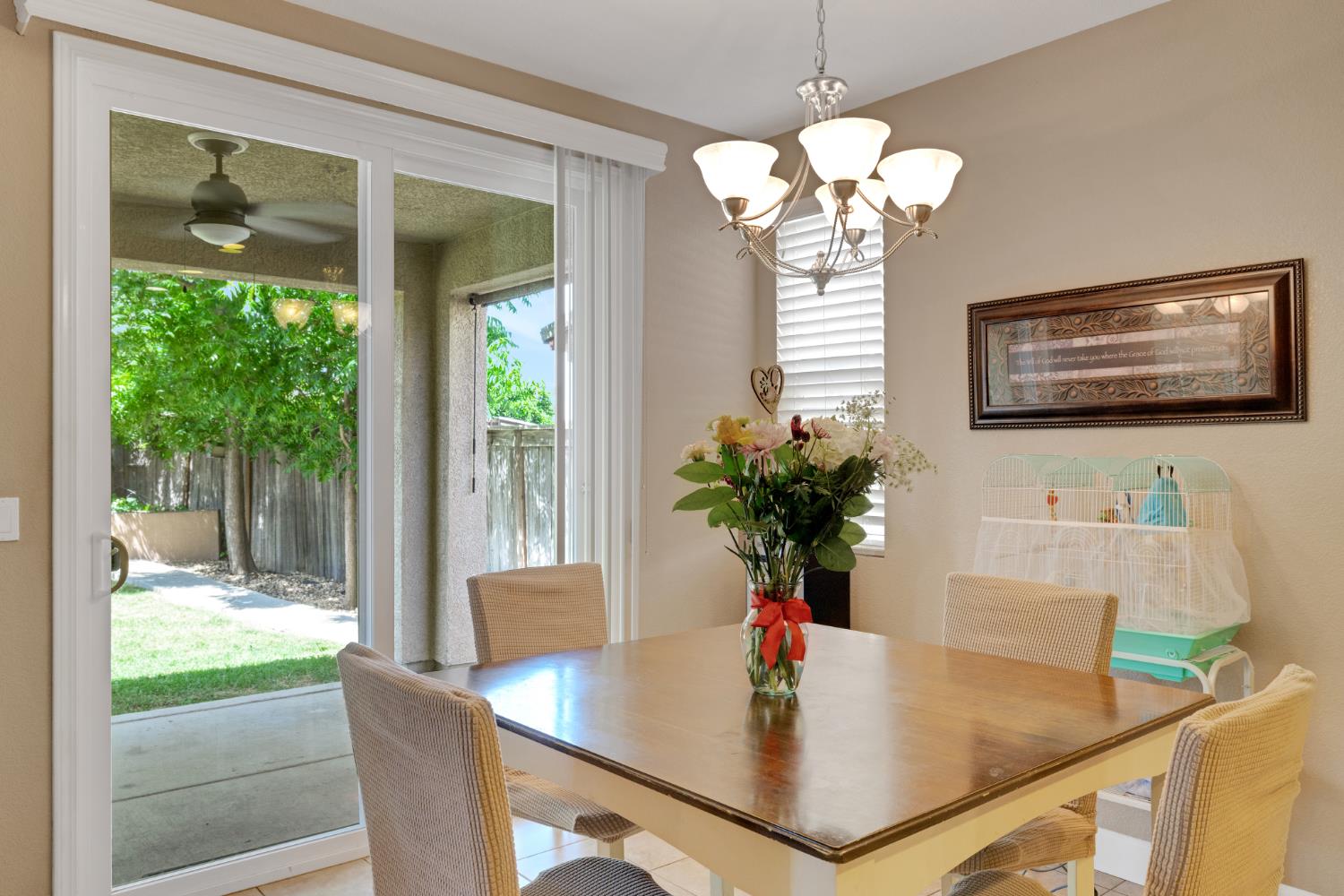 Detail Gallery Image 13 of 43 For 10424 Fossil Way, Elk Grove,  CA 95757 - 4 Beds | 3/1 Baths