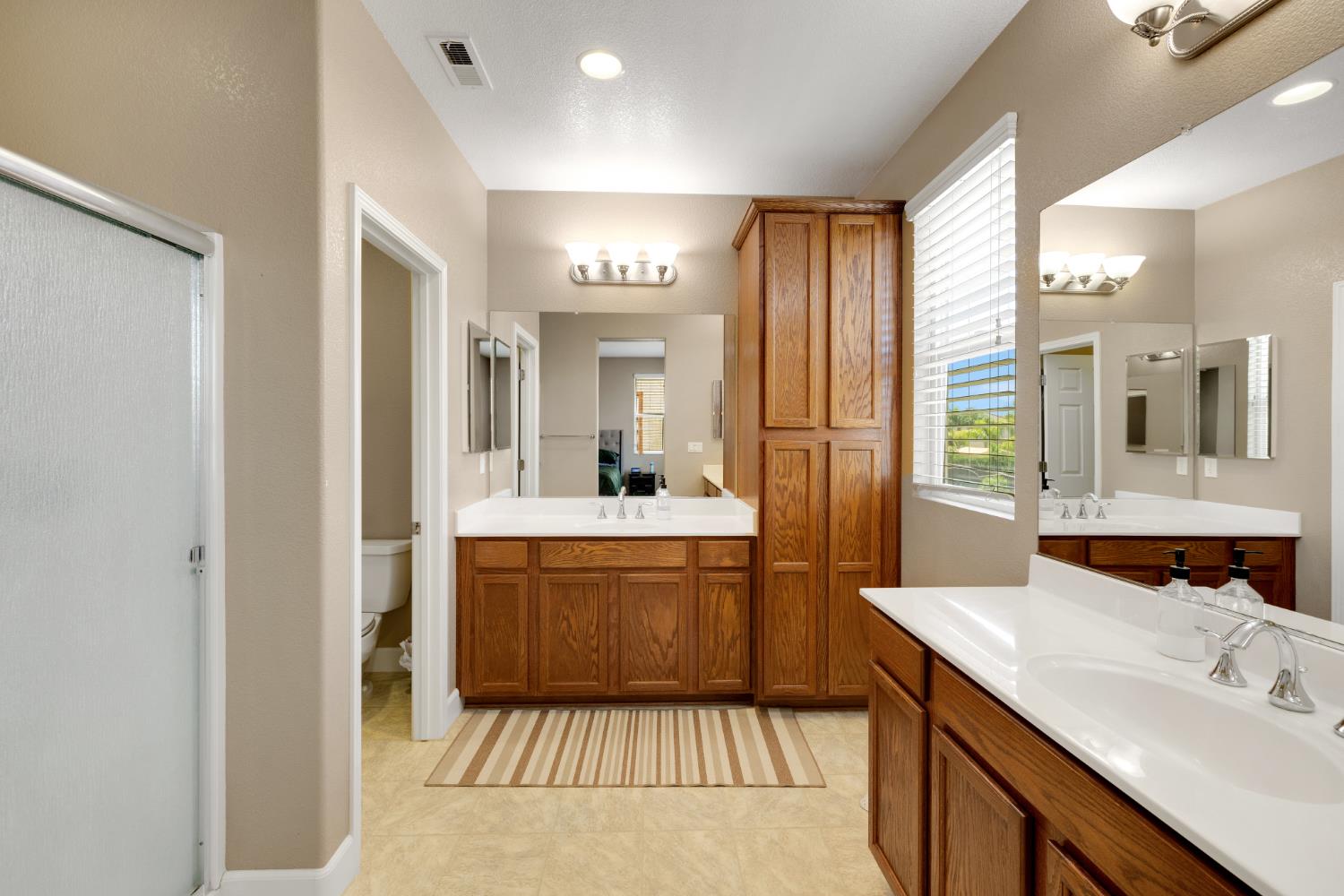 Detail Gallery Image 33 of 43 For 10424 Fossil Way, Elk Grove,  CA 95757 - 4 Beds | 3/1 Baths