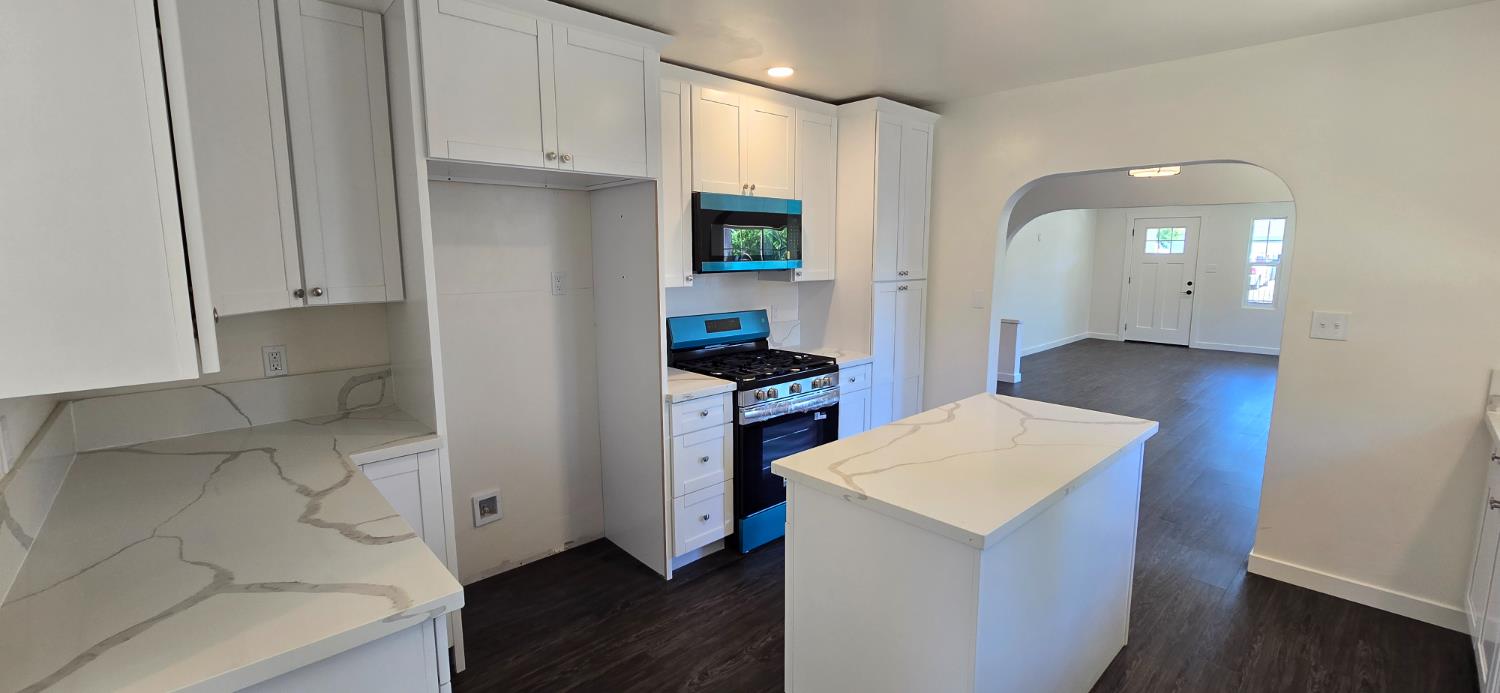 Detail Gallery Image 10 of 59 For 3129 Judah St, Sacramento,  CA 95815 - 2 Beds | 2 Baths