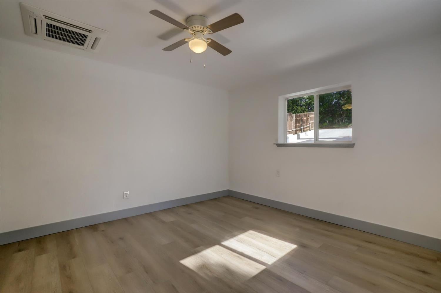 Detail Gallery Image 12 of 62 For 347 E Maryland Dr, Grass Valley,  CA 95945 - 2 Beds | 2 Baths