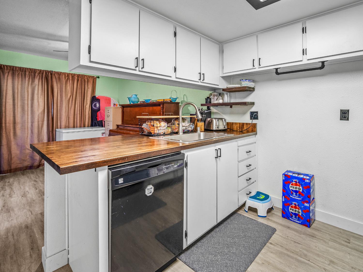 Detail Gallery Image 4 of 18 For 5785 Haskell Ave, Carmichael,  CA 95608 - – Beds | – Baths