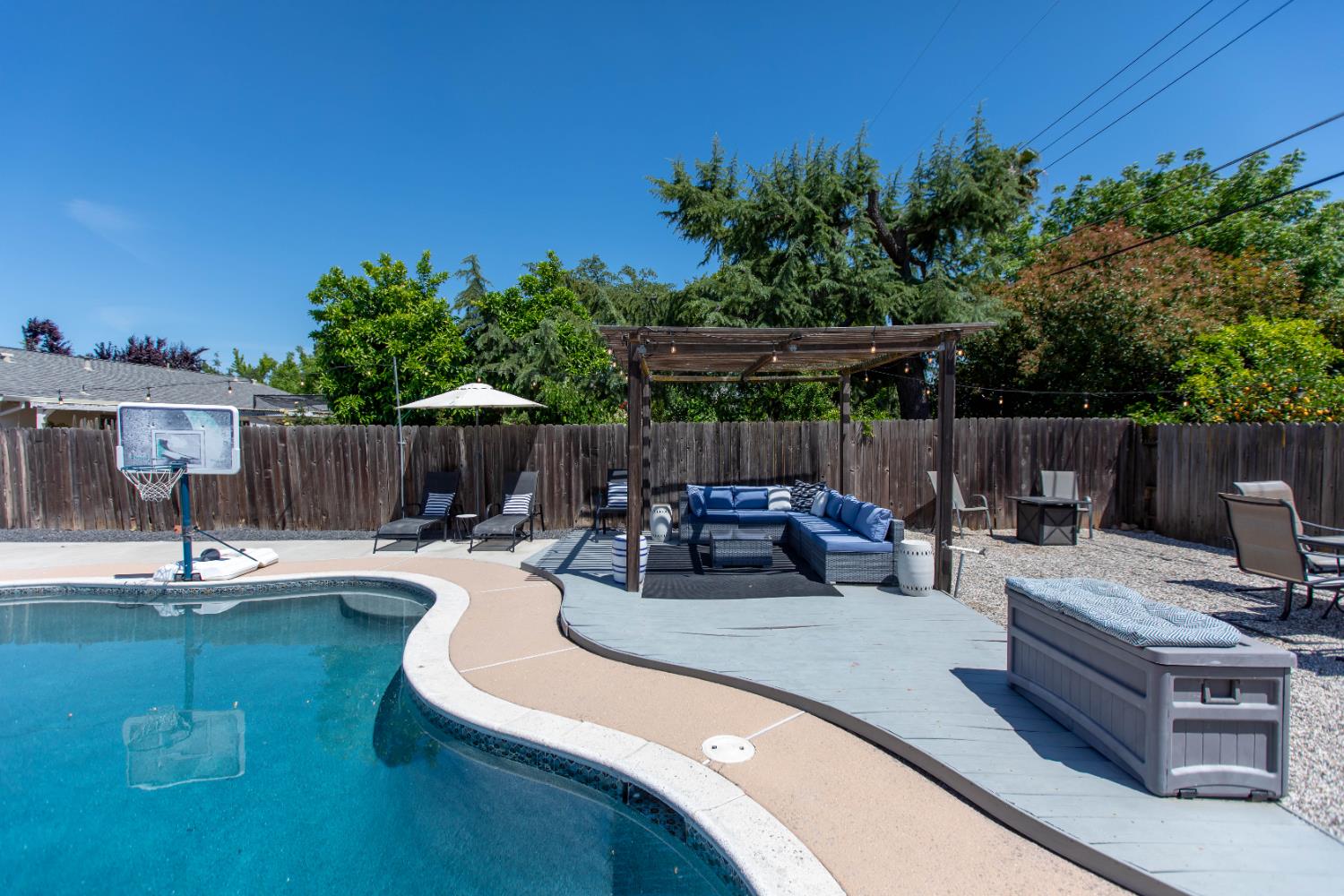 Detail Gallery Image 39 of 44 For 8940 Leatham Ave, Fair Oaks,  CA 95628 - 4 Beds | 2 Baths
