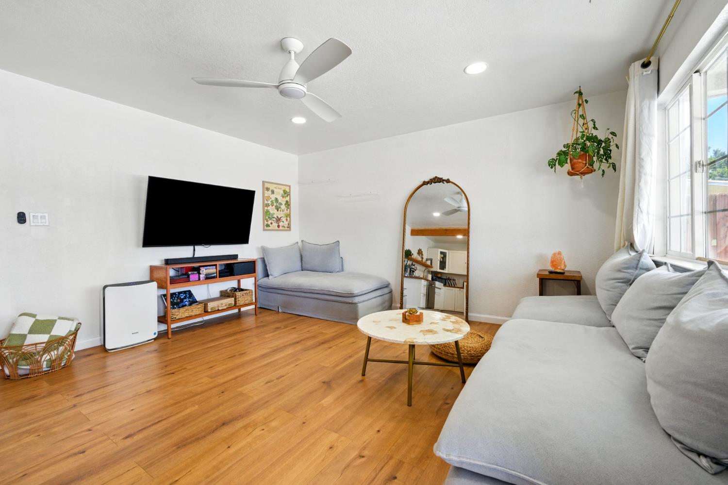 Detail Gallery Image 5 of 26 For 2357 E Euclid Ave, Stockton,  CA 95205 - 2 Beds | 2 Baths