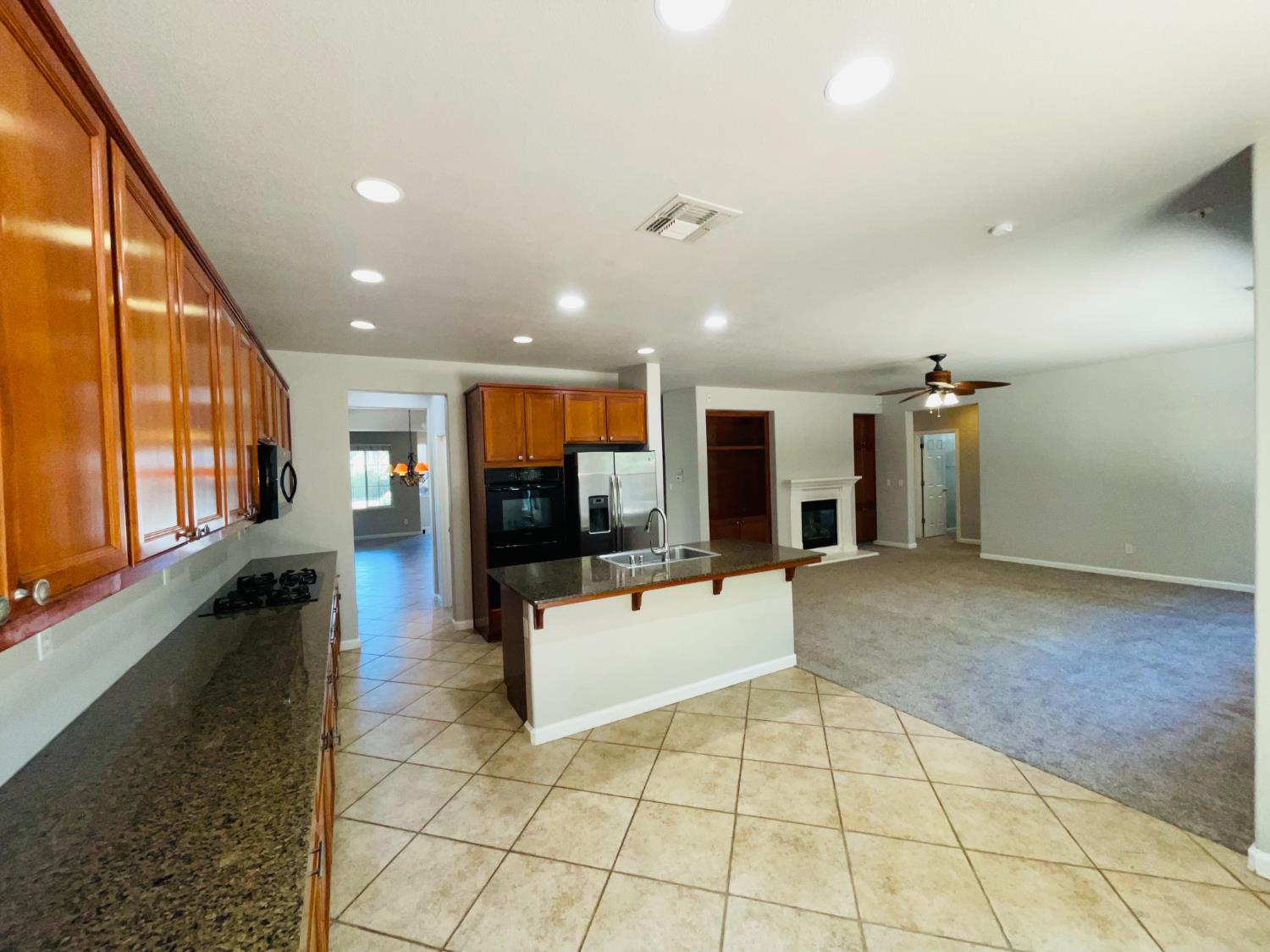 Detail Gallery Image 9 of 42 For 6416 Jefjen Way, Elk Grove,  CA 95757 - 5 Beds | 3 Baths