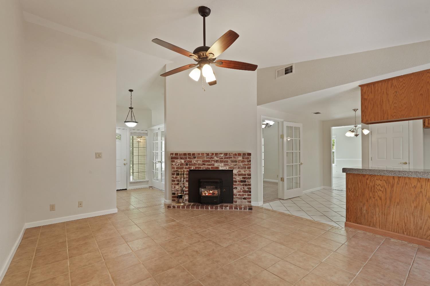 Detail Gallery Image 19 of 61 For 6001 Laguna Villa Way, Elk Grove,  CA 95758 - 3 Beds | 2 Baths