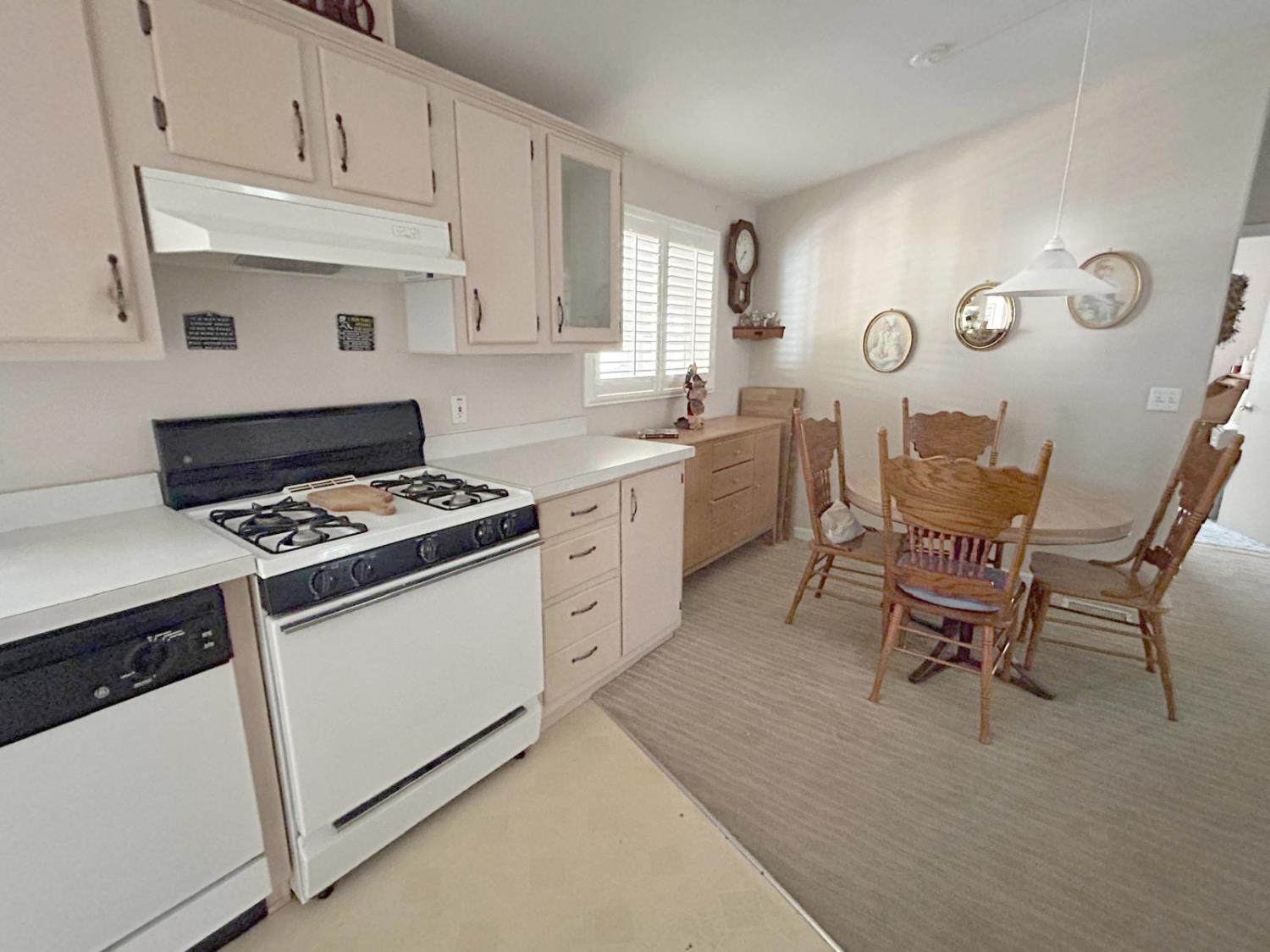Detail Gallery Image 11 of 28 For 6305 Governors Ln 36, Sacramento,  CA 95828 - 3 Beds | 2 Baths