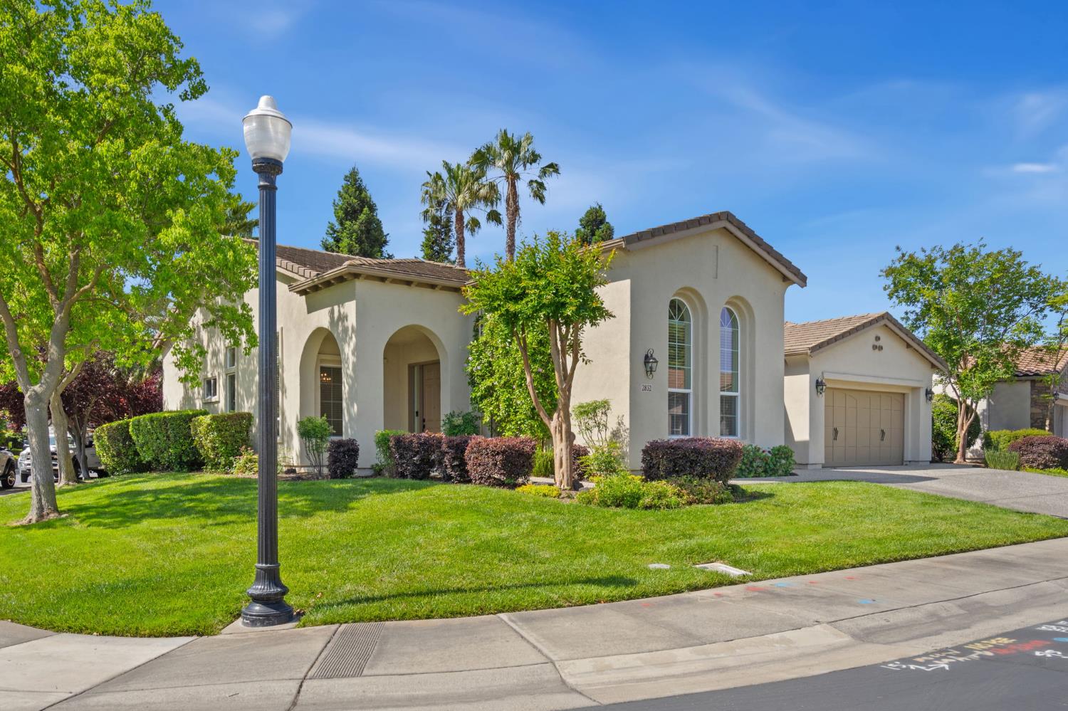 Detail Gallery Image 2 of 41 For 2832 Rockaway Ln, Sacramento,  CA 95835 - 2 Beds | 2 Baths
