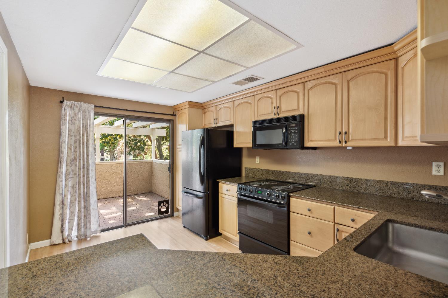 Detail Gallery Image 6 of 29 For 3028 Swallows Nest Dr, Sacramento,  CA 95833 - 2 Beds | 1/1 Baths