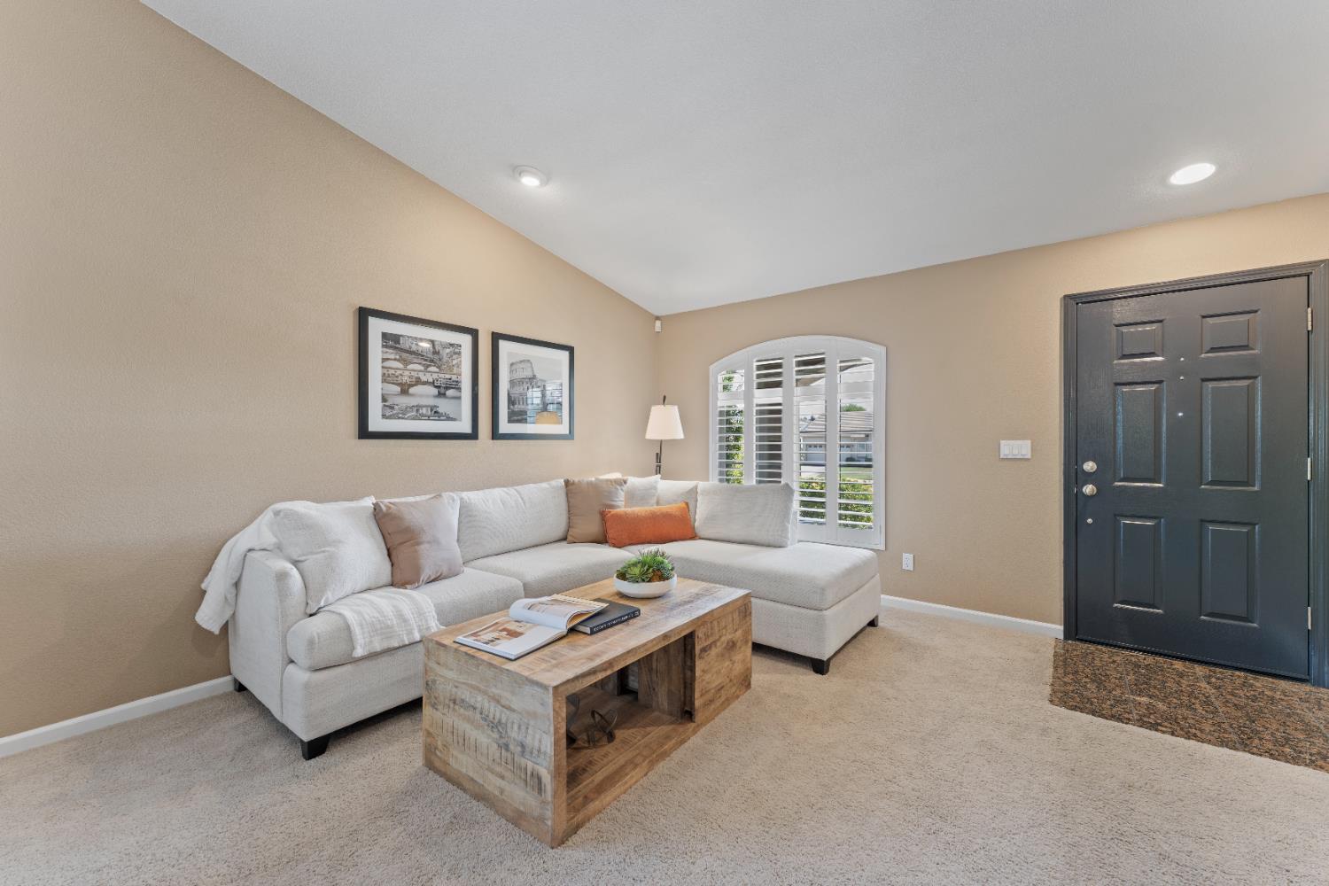 Detail Gallery Image 3 of 44 For 1014 Thompson Cir, Folsom,  CA 95630 - 4 Beds | 2 Baths