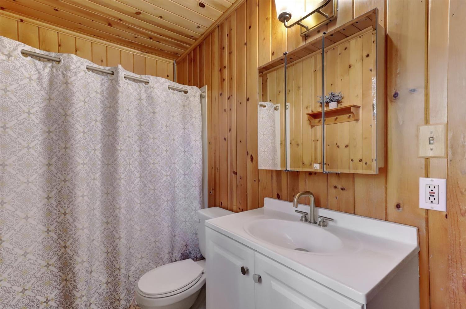 Detail Gallery Image 19 of 61 For 230 June Dr, Grass Valley,  CA 95945 - 2 Beds | 2 Baths