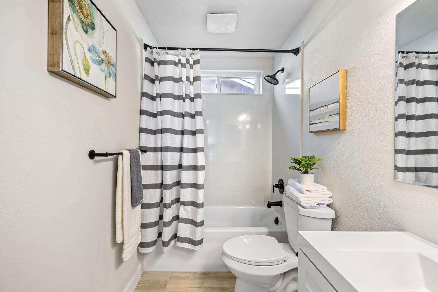 Detail Gallery Image 37 of 43 For 1240 Chuckwagon Dr, Sacramento,  CA 95834 - 3 Beds | 2 Baths