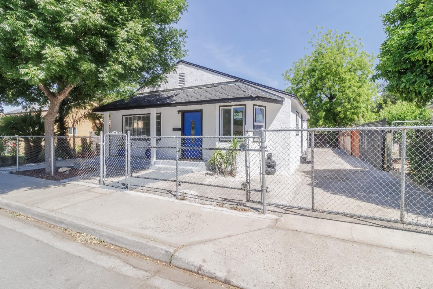 Detail Gallery Image 1 of 21 For 1605 W Orangeburg Ave, Modesto,  CA 95350 - 2 Beds | 1 Baths