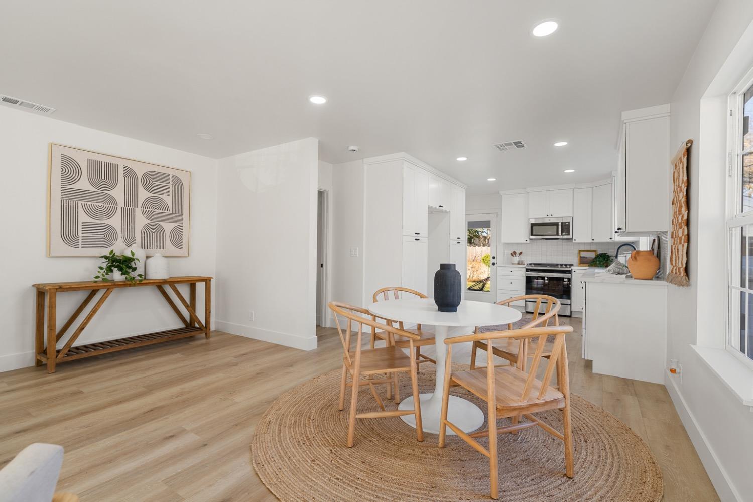 Detail Gallery Image 11 of 49 For 2750 San Luis Ct, Sacramento,  CA 95818 - 3 Beds | 2 Baths
