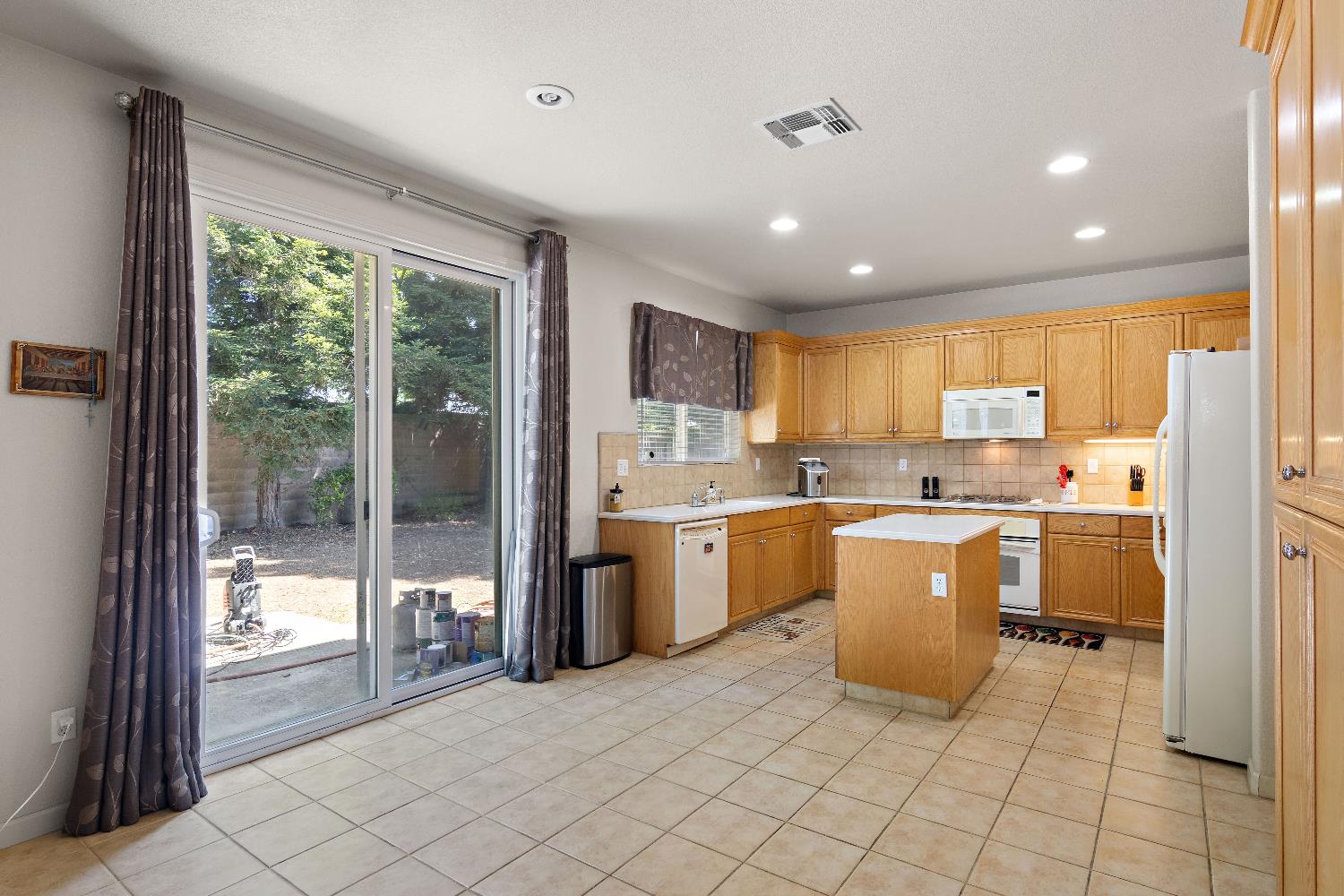Detail Gallery Image 8 of 33 For 2316 Mendocino Dr, Oakdale,  CA 95361 - 4 Beds | 2/1 Baths