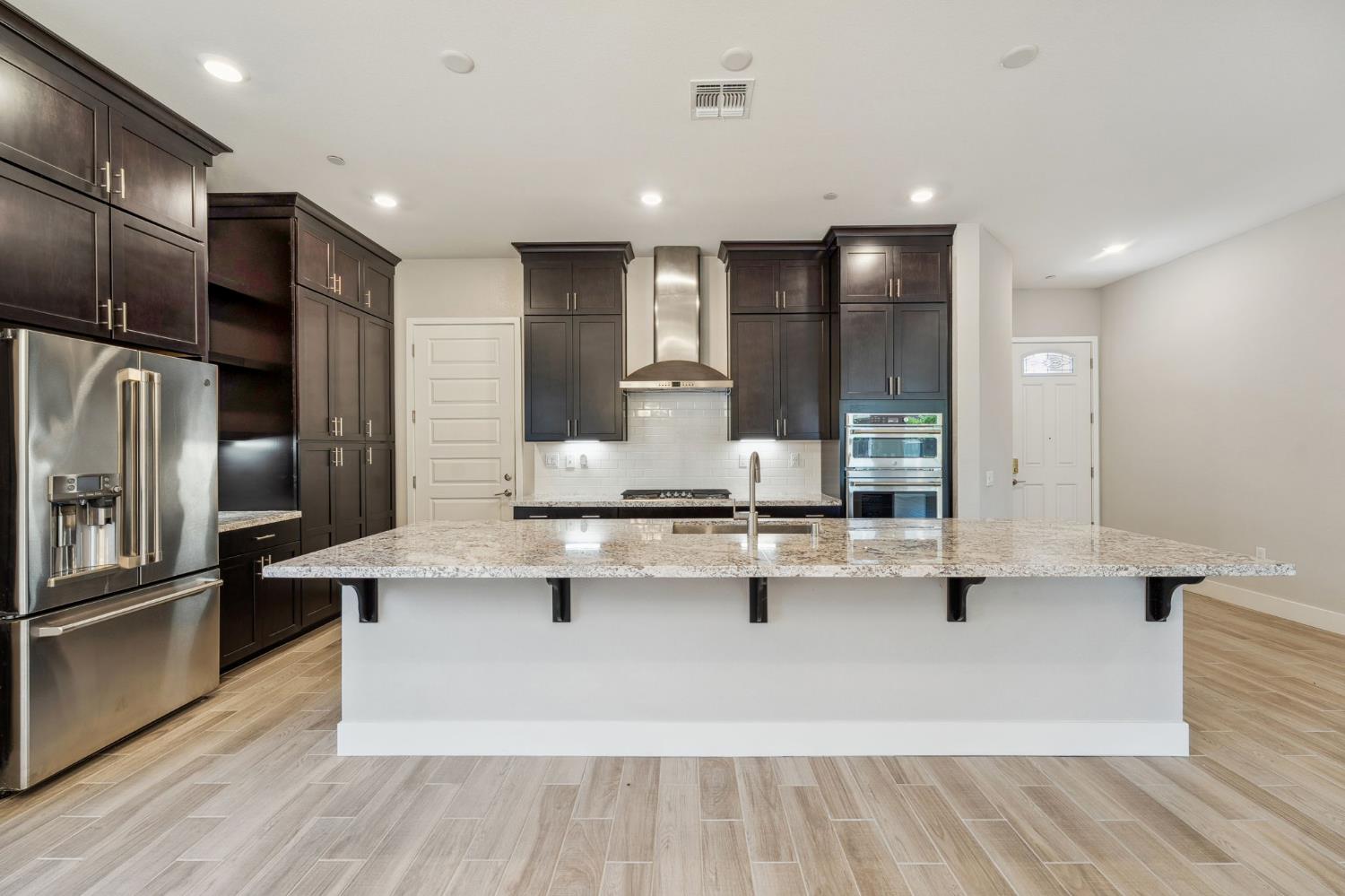 Detail Gallery Image 7 of 22 For 4456 Danube River Ln, Sacramento,  CA 95834 - 2 Beds | 2 Baths