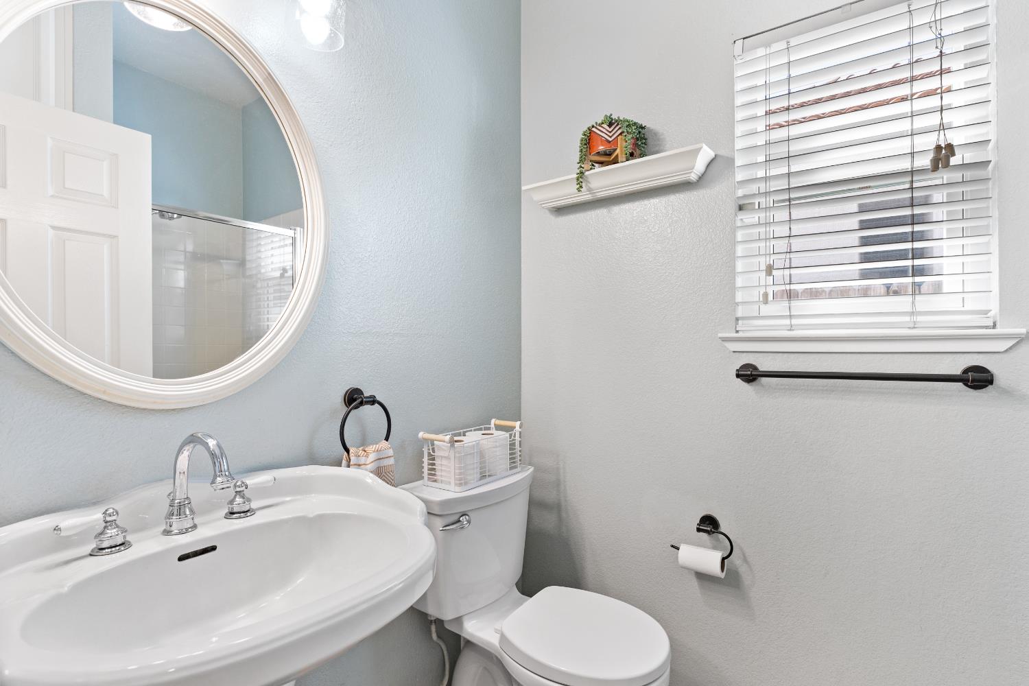 Detail Gallery Image 14 of 37 For 3010 Acton Way, Roseville,  CA 95747 - 4 Beds | 3 Baths