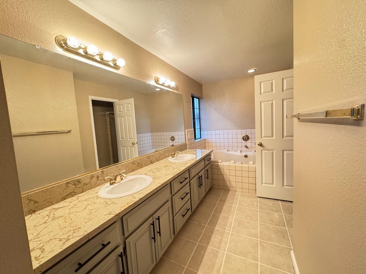 Detail Gallery Image 23 of 38 For 2232 Ne Manitoba Ct, Modesto,  CA 95356 - 3 Beds | 2/1 Baths
