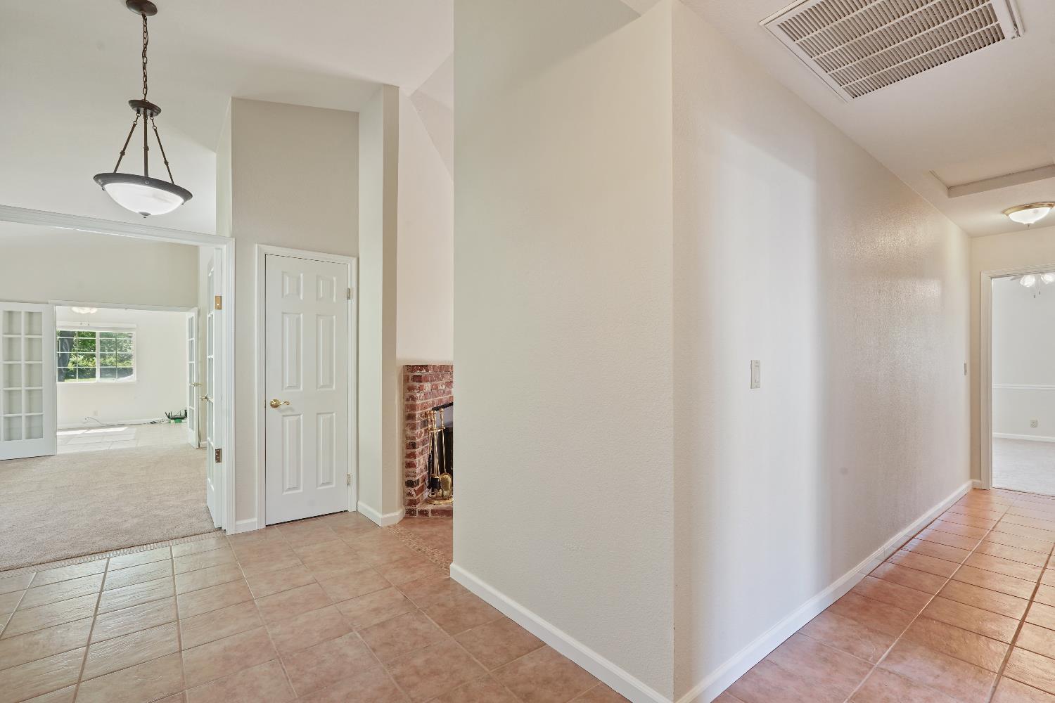 Detail Gallery Image 7 of 61 For 6001 Laguna Villa Way, Elk Grove,  CA 95758 - 3 Beds | 2 Baths