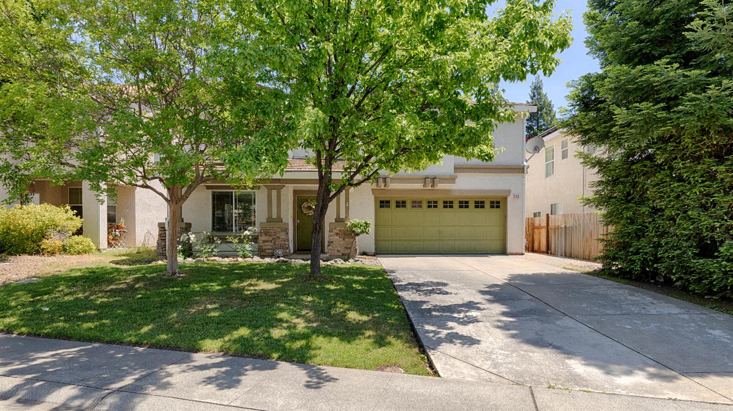 Detail Gallery Image 1 of 34 For 2149 Arnold Dr, Rocklin,  CA 95765 - 4 Beds | 2/1 Baths