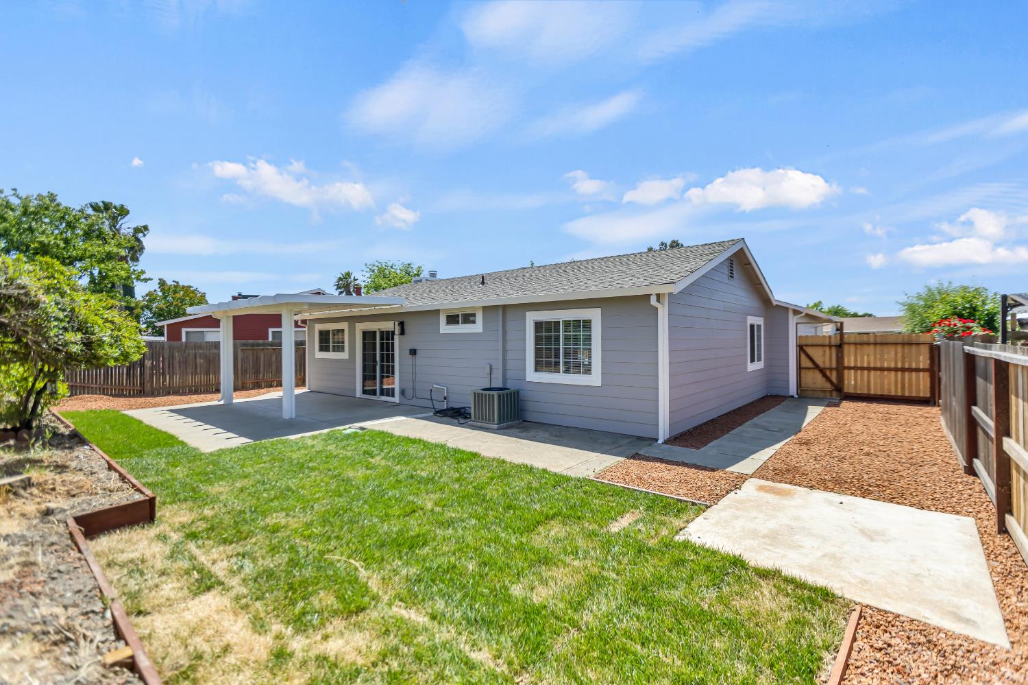 Detail Gallery Image 30 of 35 For 63 Milpitas Cir, Sacramento,  CA 95823 - 3 Beds | 1 Baths