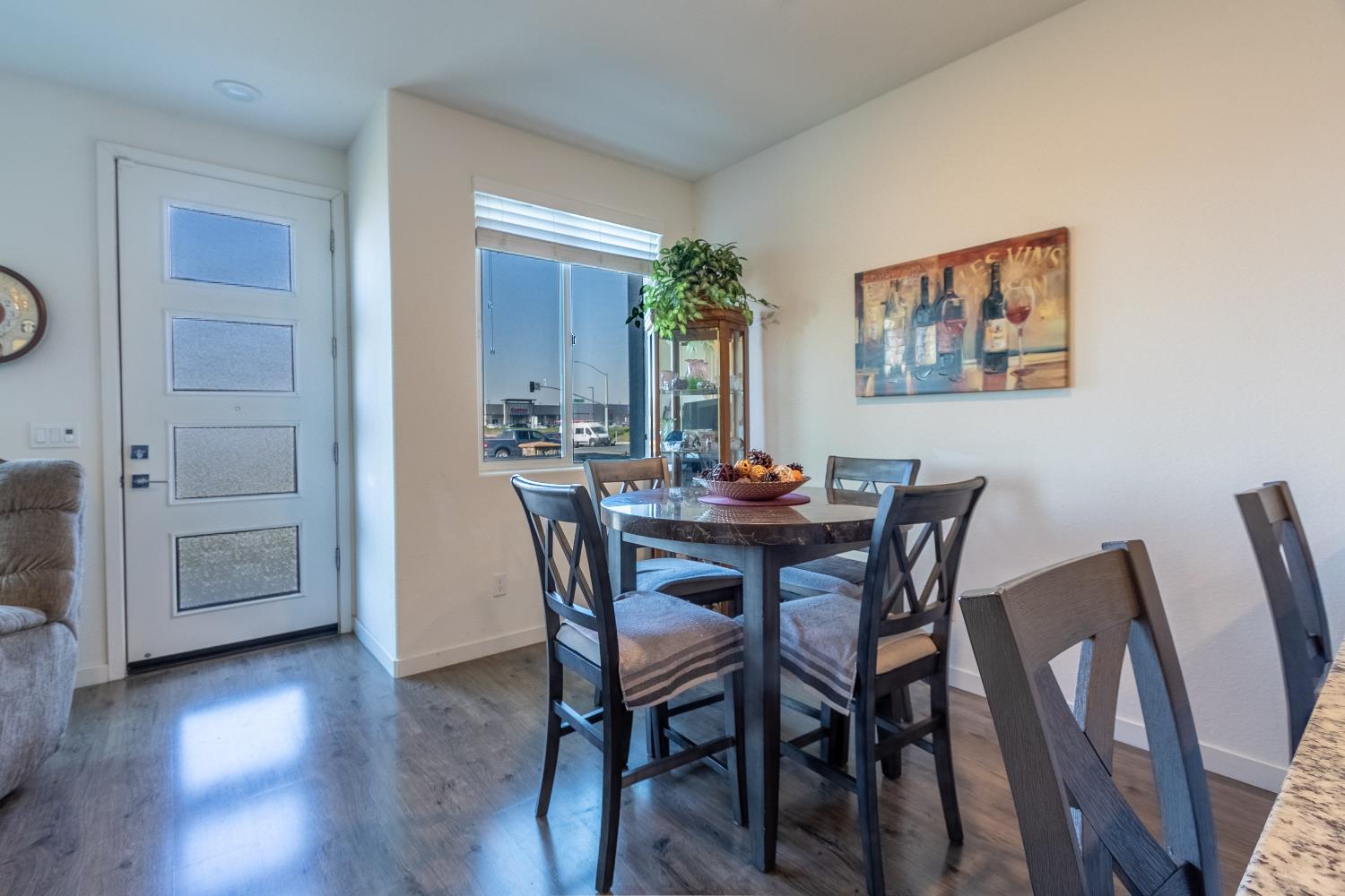 Detail Gallery Image 10 of 34 For 3862 Commerce Way, Sacramento,  CA 95834 - 3 Beds | 2/1 Baths
