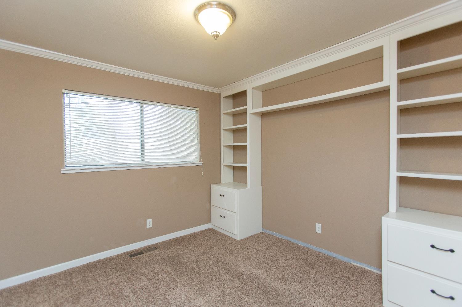 Detail Gallery Image 20 of 27 For 1860 Loyola Way, Turlock,  CA 95382 - 3 Beds | 2 Baths