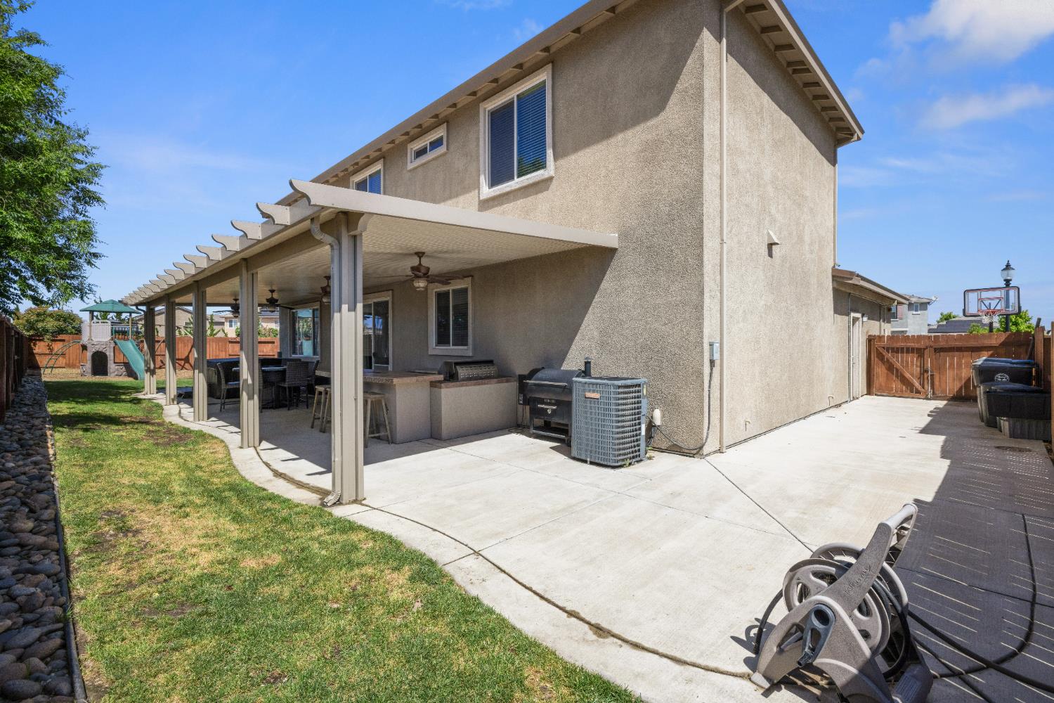 Detail Gallery Image 35 of 41 For 680 Sawtooth Ct, Manteca,  CA 95337 - 4 Beds | 3/1 Baths