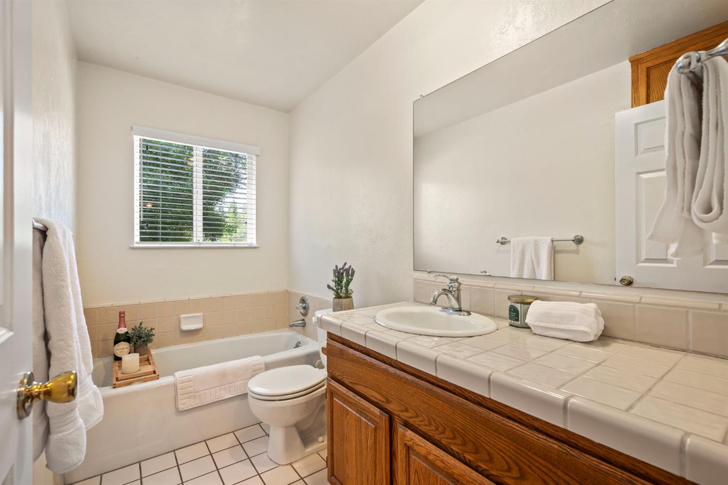 Detail Gallery Image 29 of 55 For 7402 West Ln, Granite Bay,  CA 95746 - 4 Beds | 3 Baths