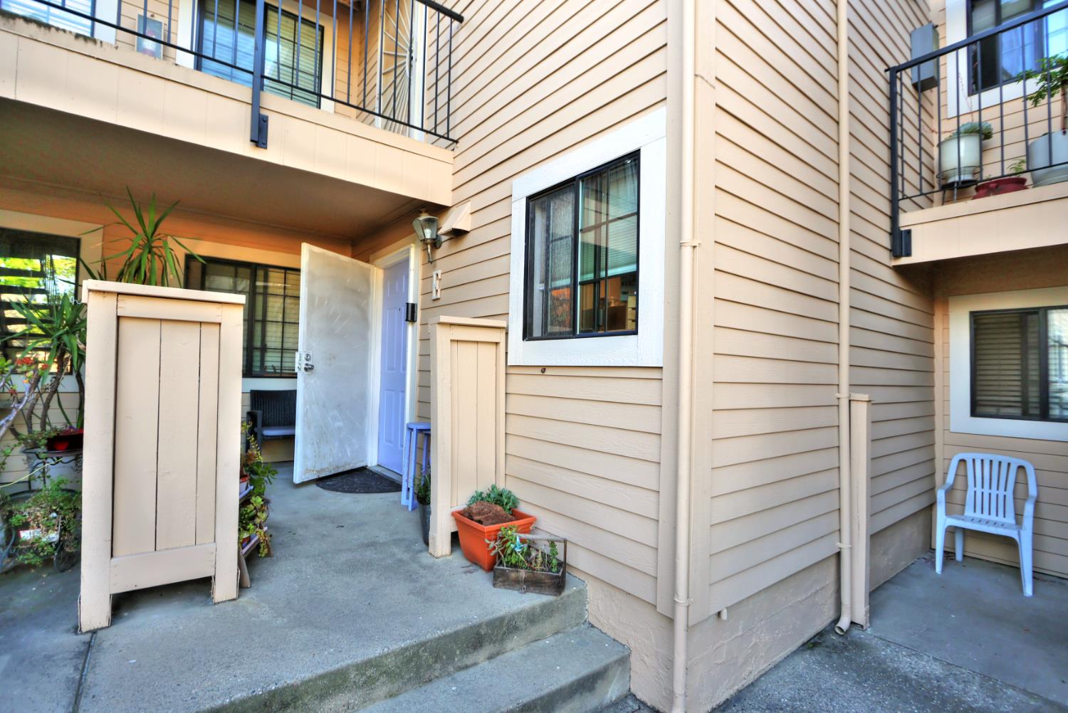 Detail Gallery Image 4 of 36 For 7437 Auburn Oaks Ct #E,  Citrus Heights,  CA 95621 - 2 Beds | 1 Baths