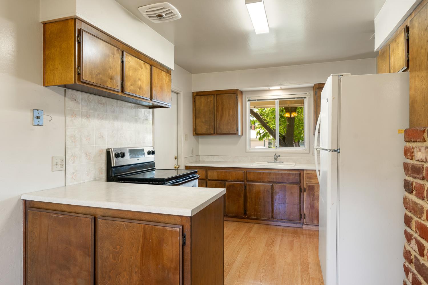 Detail Gallery Image 11 of 32 For 1812 Vesta Way, Sacramento,  CA 95864 - 3 Beds | 2 Baths